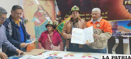 Firma de convenio entre Comibol y Fedecomin Oruro /Comibol 
