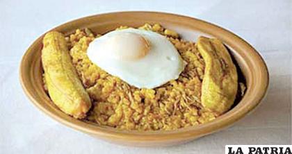 GASTRONOMÍA
Son varios los platos típicos de esta región; sin embargo, los más reconocidos a nivel nacional, son el ??Majado?, que tiene arroz, charque de res y pimentón, acompañado de huevo estrellado y plátano frito. También resalta como un plato importante el ??Zonzo?, preparado con base de yuca y queso.
Por otro lado, resalta el ??Pacumuto?. Asimismo, al hablar de gastronomía cruceña a nivel nacional es conocido y apreciado el ??Cuñapé?, una masa hecha de quesillo o queso blanco, almidón o harina de yuca, huevo, sal y leche.
