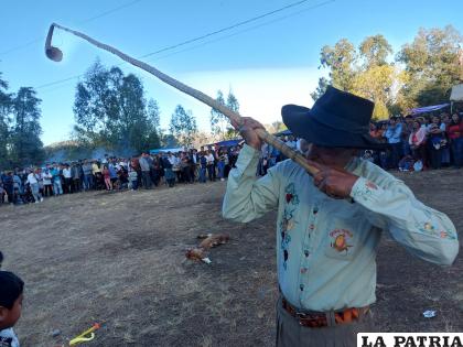La caña, instrumento tarijeño, es tocada en diferentes festividades/GADT