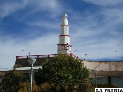 Faro Conchupata lugar histórico donde fue izada por primera vez la tricolor /LA PATRIA
