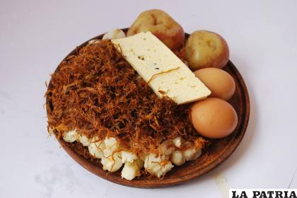 Gastronomía
Entre sus platos típicos están: el rostro asado, que es una cabeza de cordero asada al horno, además, de las famosas tostadas del mismo animal que son trozos grandes de carne frita y se sirven acompañadas de arroz, papas, chuño, ensaladas. Y como olvidar el charque de llama, un plato muy conocido en el lugar, el cual, se sirve con mote de maíz, huevo duro, trozos de queso y papa con cáscara, Entre las bebidas típicas más destacadas están la cerveza Huari y el api.