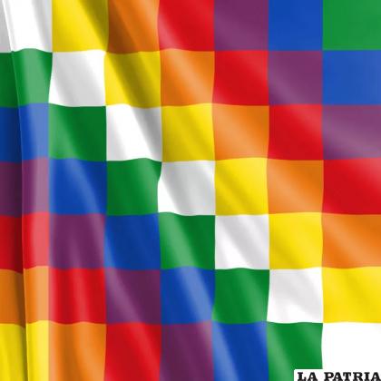 WIPHALA
Bandera cuadrangular cuyo origen se remonta a la época precolombina, consta de siete colores, 49 cuadrados repartidos en siete columnas por siete filas. Representa la unidad en la pluralidad de Bolivia. El rojo representa al planeta tierra; naranja a la sociedad y la cultura; amarillo a la energía y la fuerza; el blanco al tiempo y la dialéctica; el verde a la economía y la producción; el azul al espacio, la energía cósmica; el violeta a la política y la ideología social.