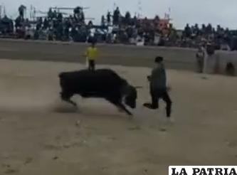 Tres personas resultaron lastimadas por el incidente /Captura de video