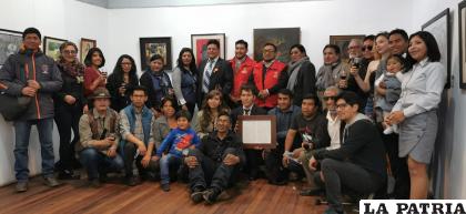 Los artistas se reunieron para la fotografía de aniversario /La Barba del Quirquincho