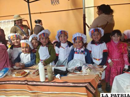 Estudiantes del Filadelfia aprenden de la gastronomía boliviana /LA PATRIA