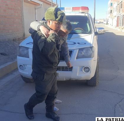 El herido fue llevado por la Policía a un centro de salud /LA PATRIA
