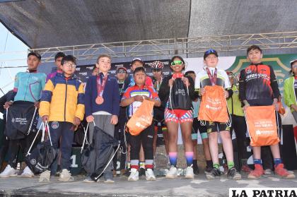 Los ganadores celebraron en grande/APG
