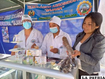 Exhibición de productos elaborados en la carrera de Industria de Alimentos /Cortesía