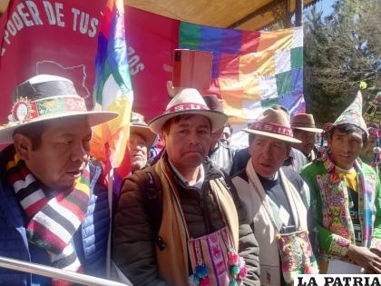  Trabajadores campesinos piden la renuncia de ministros por gasificación en el congreso /LA PATRIA