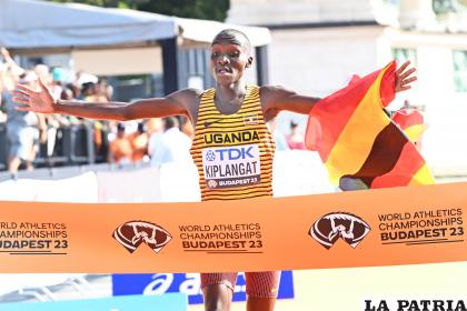 Víctor Kiplangat fue el ganador en la Maratón durante el Mundial de Atletismo en Budapest /Walt Challap