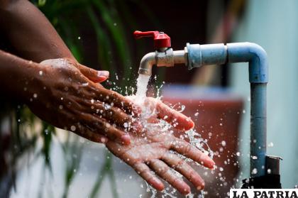 Desde SeLA piden usar el agua de forma racional debido al corte programado /Referencial 
