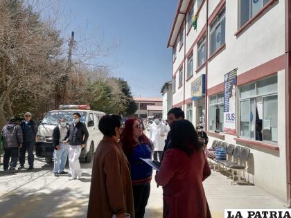 Personal del SUS en visita al Hospital General /LA PATRIA
