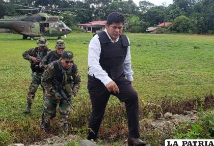 El viceministro Jaime Mamani en un operativo antidroga /La Razón