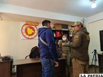Los audaces antisociales se dieron a la fuga tras robar algunos objetos /Emilio Castillo
