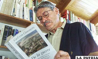 Falleció el analista Cayetano Llobet