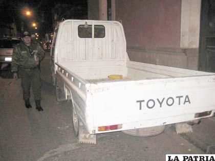 La camioneta fue raspada del lado izquierdo
