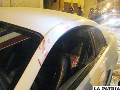 Manchas de sangre de uno de los ocupantes del motorizado que era conducido por el ebrio