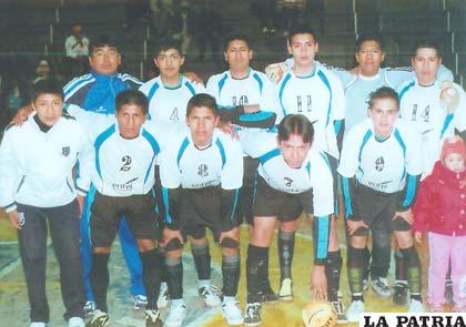 Integrantes del equipo Aguilas Pac Flo