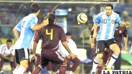 Lionel Messi en el dominio del balón