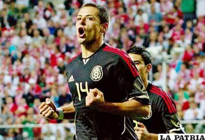 Javier Hernández en el gol del empate