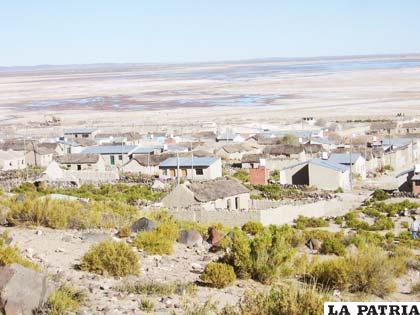 Vista de Pampa Aullagas, población por la cual pasará uno de los tramos del Circuito Lago Poopó