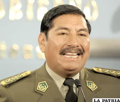 Ex comandante de la Policía Nacional, general Óscar Nina