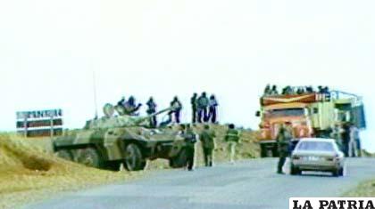Los militares cercaron a los mineros en la carretera con armamento