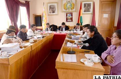 Cada concejal al año recibe del Estado un ingreso anual de 119.600 bolivianos