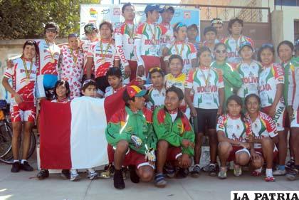 Ciclistas de la selección boliviana que intervienen en el Sudamericano de ciclismo