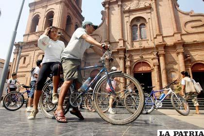 En Santa Cruz la gente se movilizó en bicicleta