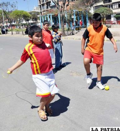 Los ciudadanos y choferes de la ciudad de Sucre acataron el Día Nacional del Peatón