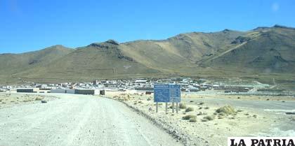 CAMINO ORURO-PISIGA
Por sus características fronterizas con la República de Chile, Litoral se constituye en un punto donde el comercio es una fuente de ingresos para sus pobladores, tomando en cuenta además que por el sector transcurre la carretera Oruro- Pisiga, anhelado proyecto departamental.