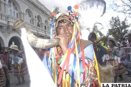Los qaqachacas, exponen su cultura en la Anata Andina