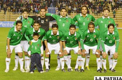 La Selección Nacional de fútbol no pudo romper la barrera de los peruanos y al final empataron