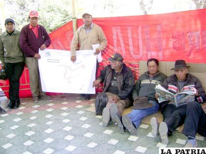 Vecinos en huelga de hambre en el kiosco de la Plaza de Armas