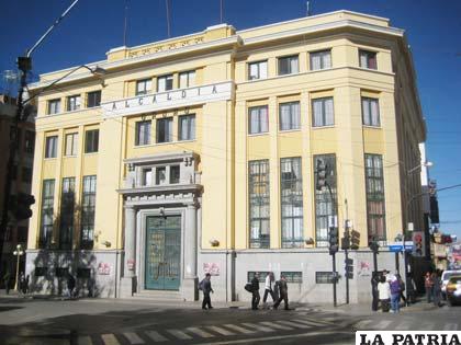 Edificio del Concejo Municipal, cuyas autoridades pidieron 1.973.748 bolivianos de incremento para la gestión 2012