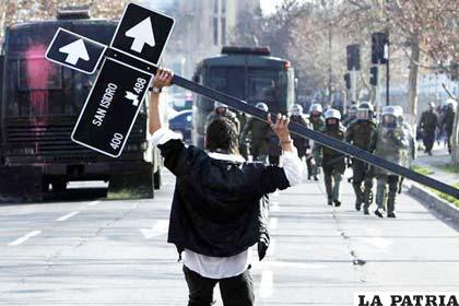 Estudiantes chilenos volvieron a movilizarse en demanda de una educación pública, gratuita y de calidad(foto archivo)