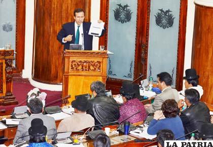 Quiroga hace un informe a la Asamblea Legislativa