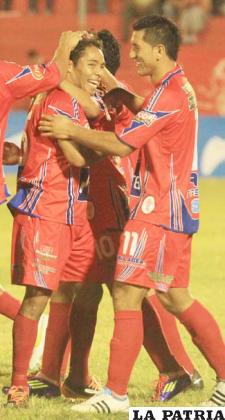 Araúz celebra el gol de Guabirá