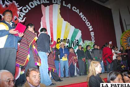 Artistas que participaron en el XIX Festival Aquí... Canta Bolivia