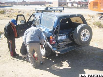 La vagoneta azul quedó al medio de la colisión por alcance