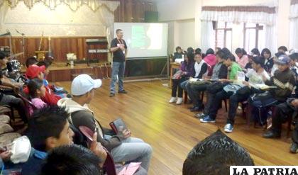 Jóvenes serán orientados en temas de prostitución y aborto