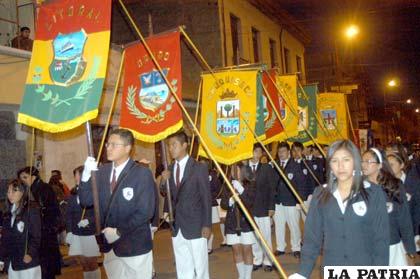 Estudiantes del Anglo American School durante su tradicional desfile