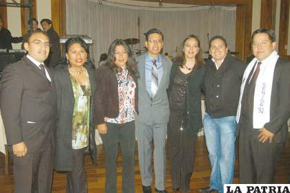 SENIOR CLASS ‘92
(De izquierda a derecha) Alejandro Maldonado, Nancy Cortez, Carla Sánchez, Antenor Flores, Verónica Llano, Marco Gutiérrez y Juan Carlos Barrero.