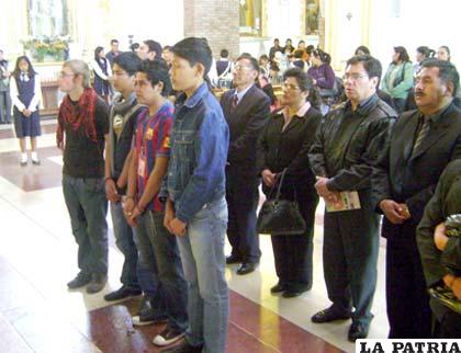 Dirigentes estudiantiles nacionales llegaron para compartir la fe y devoción a la Virgen del Socavón en la Entrada