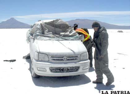 Vehículo donde viajaban los militares que fallecieron en el Salar de Coipasa