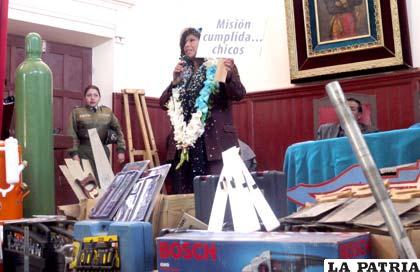 La alcaldesa Pimentel entregó material para talleres del Colegio Bolívar