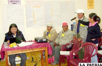 Adultos mayores dan a conocer sus necesidades en el Encuentro Departamental desarrollado en la Pastoral Social Caritas - Oruro