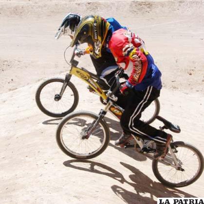 Pilotos orureños que acudirán al latinoamericano de bicicross