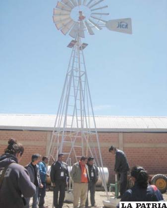 JICA usa energía eólica para generar agua
